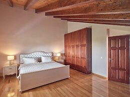 Mont Bleu Luxury Villa