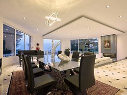 Mont Bleu Luxury Villa