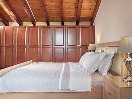 Mont Bleu Luxury Villa