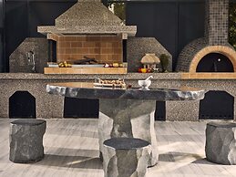 Mont Bleu Luxury Villa