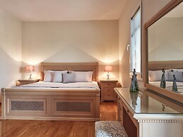 Mont Bleu Luxury Villa