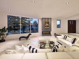 Mont Bleu Luxury Villa