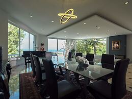 Mont Bleu Luxury Villa