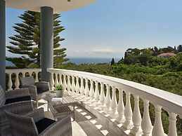 Mont Bleu Luxury Villa