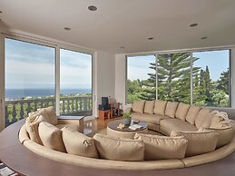 Mont Bleu Luxury Villa