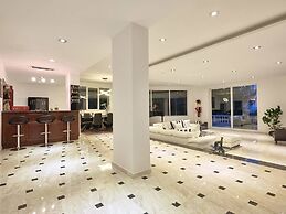 Mont Bleu Luxury Villa