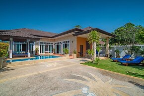 Rawai Private Villas - Pool and Garden
