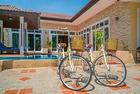 Rawai Private Villas - Pool and Garden