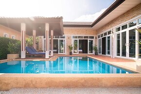 Rawai Private Villas - Pool and Garden