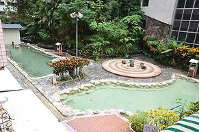 Lei Zhiben Hot Spring