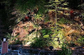 Lei Zhiben Hot Spring