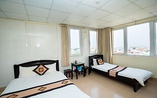 Ho Sen Xanh Hotel