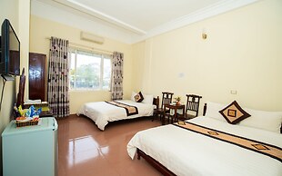 Ho Sen Xanh Hotel