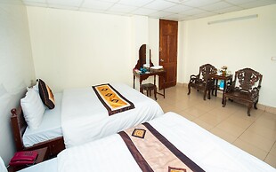Ho Sen Xanh Hotel