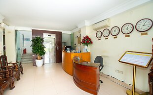 Ho Sen Xanh Hotel