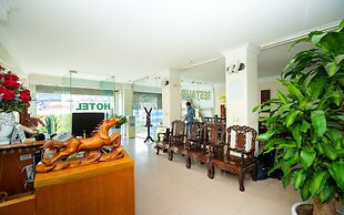 Ho Sen Xanh Hotel