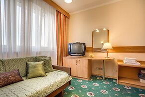 #513 OREKHOVO APARTMENTS with shared bathroom