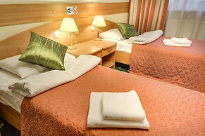 #513 OREKHOVO APARTMENTS with shared bathroom