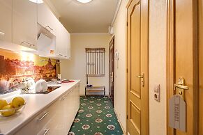 #513 OREKHOVO APARTMENTS with shared bathroom