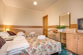 #513 OREKHOVO APARTMENTS with shared bathroom