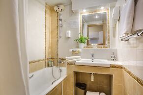 #513 OREKHOVO APARTMENTS with shared bathroom