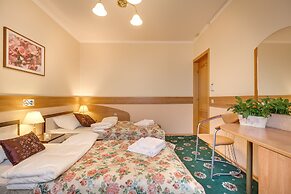 #513 OREKHOVO APARTMENTS with shared bathroom