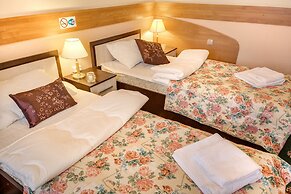 #513 OREKHOVO APARTMENTS with shared bathroom