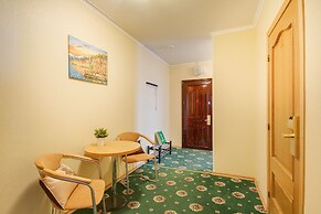 41 Orekhovo 3 Bedroom Apartment near Tsaritsyno Park