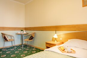 41 Orekhovo 3 Bedroom Apartment near Tsaritsyno Park