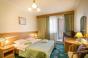 41 Orekhovo 3 Bedroom Apartment near Tsaritsyno Park