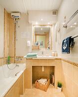 41 Orekhovo 3 Bedroom Apartment near Tsaritsyno Park