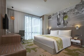 Holiday Inn & Suites Saigon Airport by IHG