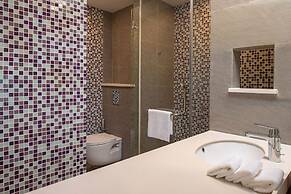 Holiday Inn & Suites Saigon Airport by IHG