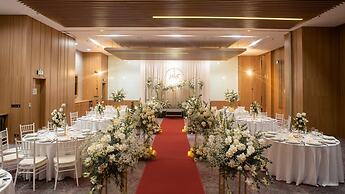 Holiday Inn & Suites Saigon Airport by IHG