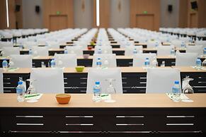 Holiday Inn & Suites Saigon Airport by IHG