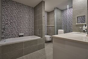 Holiday Inn & Suites Saigon Airport by IHG