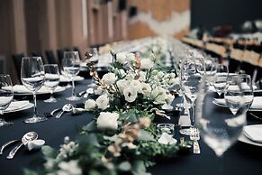 Holiday Inn & Suites Saigon Airport by IHG