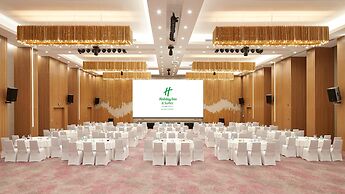 Holiday Inn & Suites Saigon Airport by IHG