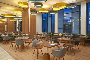 Holiday Inn & Suites Saigon Airport by IHG