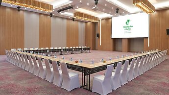Holiday Inn & Suites Saigon Airport by IHG
