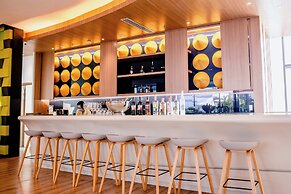 Holiday Inn & Suites Saigon Airport by IHG