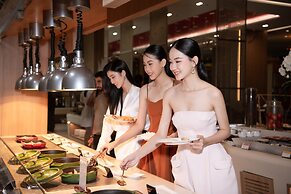 Holiday Inn & Suites Saigon Airport by IHG