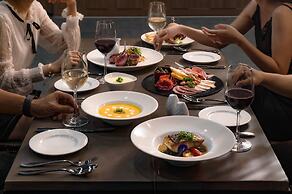 Holiday Inn & Suites Saigon Airport by IHG