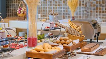 Holiday Inn & Suites Saigon Airport by IHG