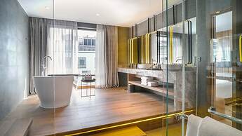 Holiday Inn & Suites Saigon Airport by IHG