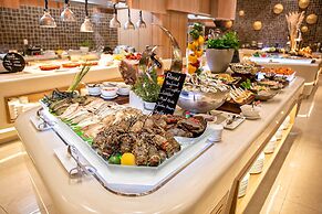 Holiday Inn & Suites Saigon Airport by IHG