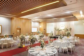 Holiday Inn & Suites Saigon Airport by IHG