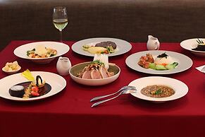 Holiday Inn & Suites Saigon Airport by IHG