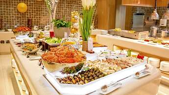 Holiday Inn & Suites Saigon Airport by IHG