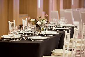 Holiday Inn & Suites Saigon Airport by IHG